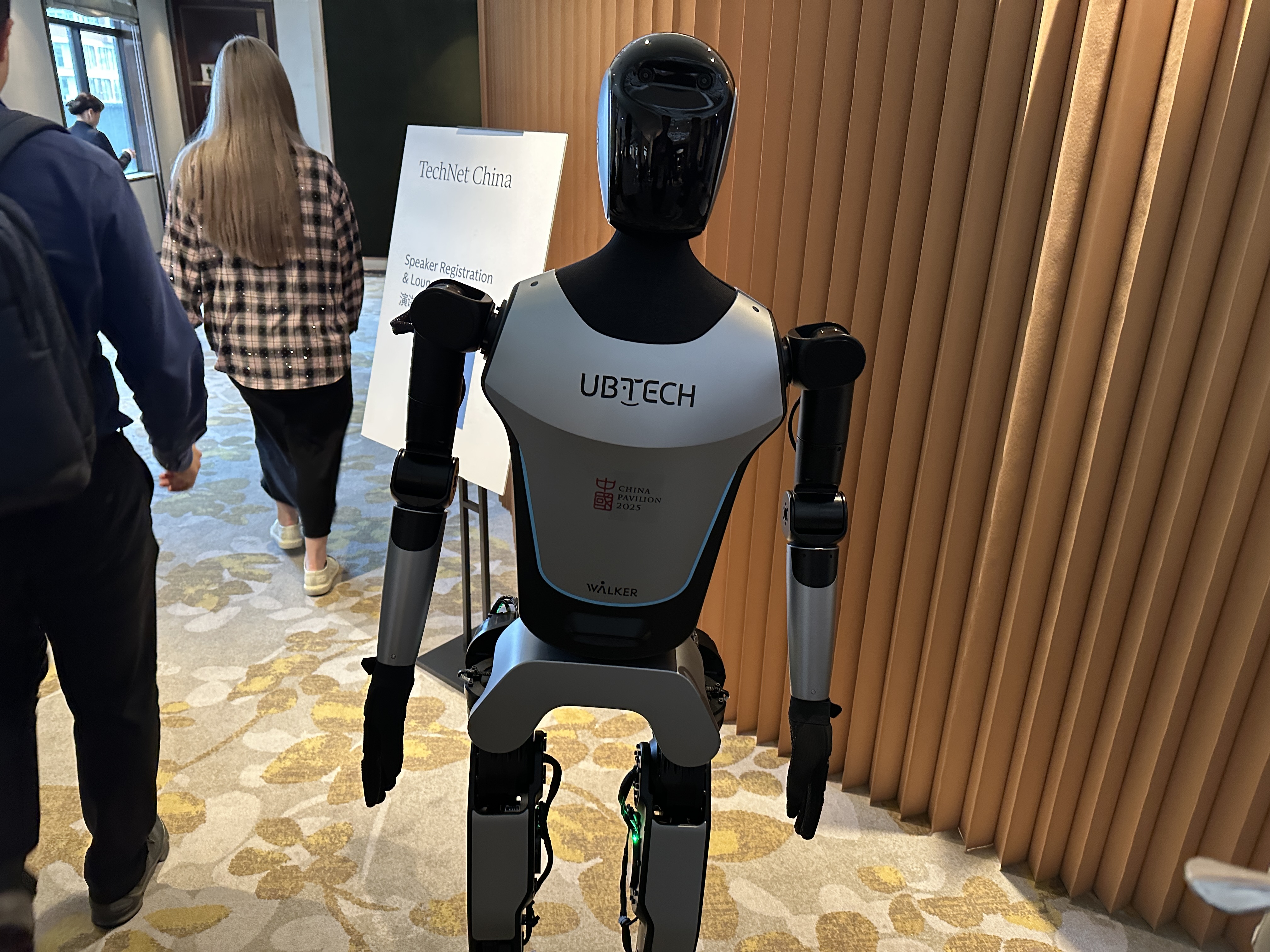 Ein humanoider Roboter der Firma UBTech – bisher noch mit begrenztem Anwendungsbereichen, jedoch hohem Potential. Quelle: Eigene Aufnahme